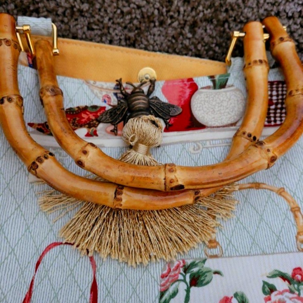 Bee purse
